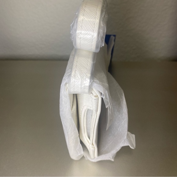 NWT DISNEY X DANIELLE NICOLE SNOW WHITE PHONE CROSSBODY WALLET - Picture 7 of 10